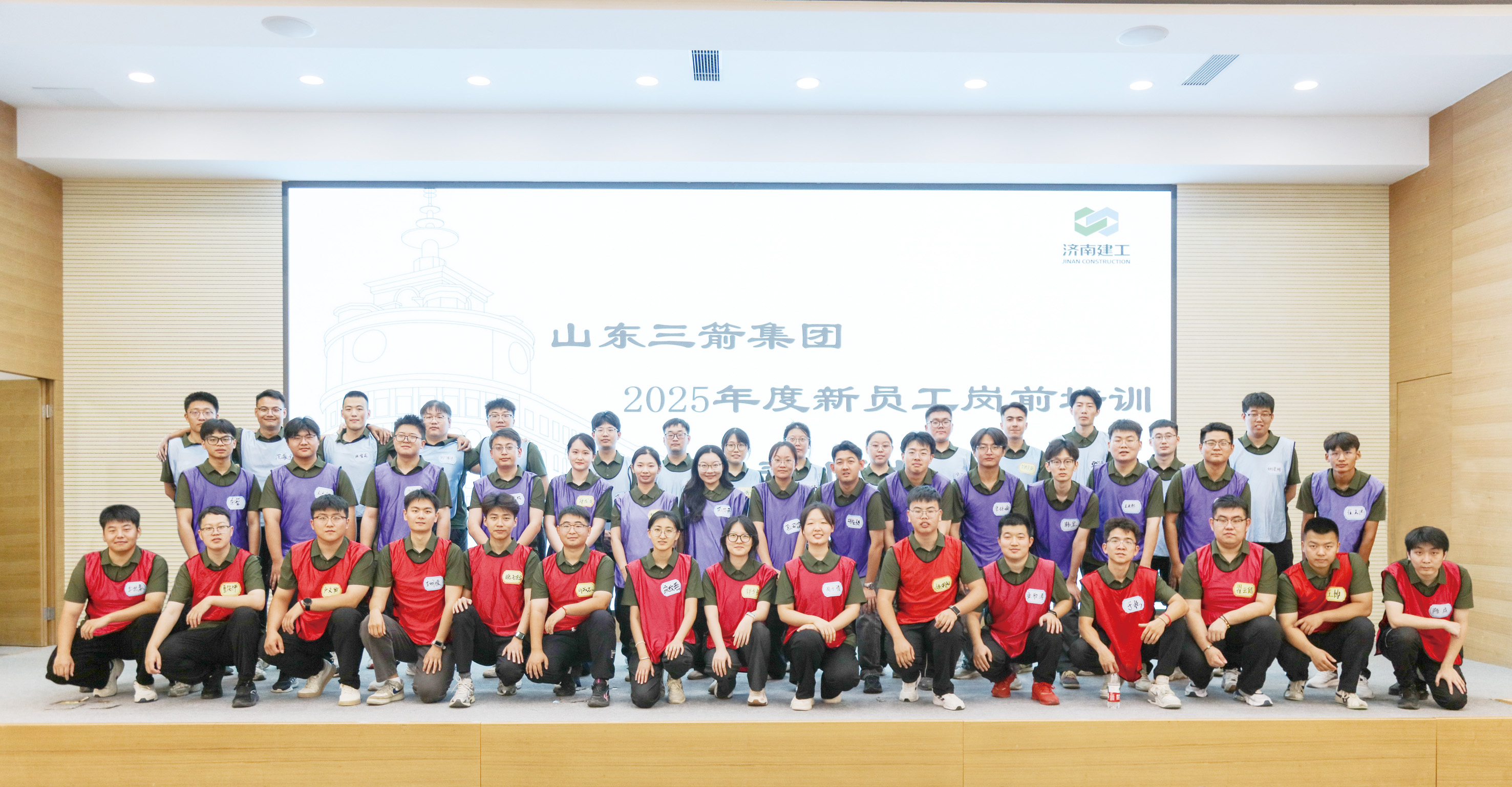 開頭新生大合照